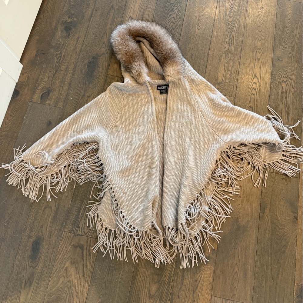 Wool Fringe Shawl with Laine Fur Collar